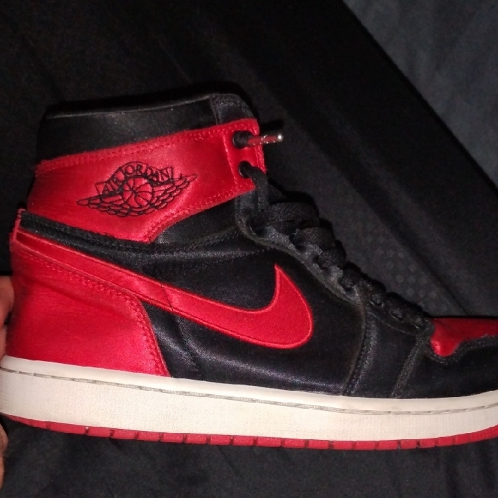 Nike Men's Black and Red Athletic High-Tops